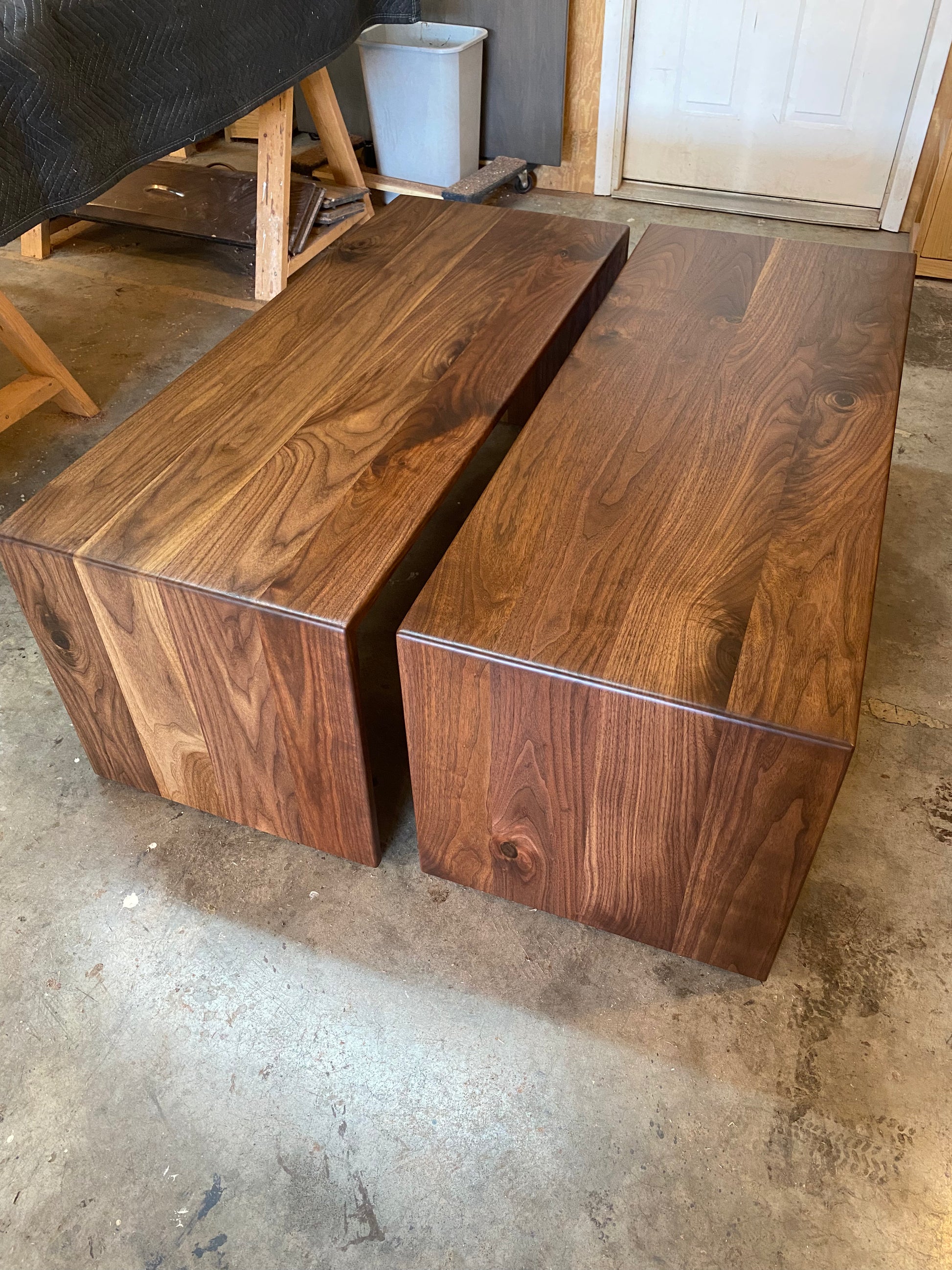 Walnut coffee hot sale table